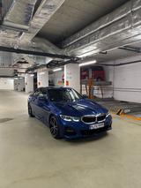 BMW 330i M Sport Automatic (Apple CarPlay/H&K Sound) - BMW 330 Gebrauchtwagen in München