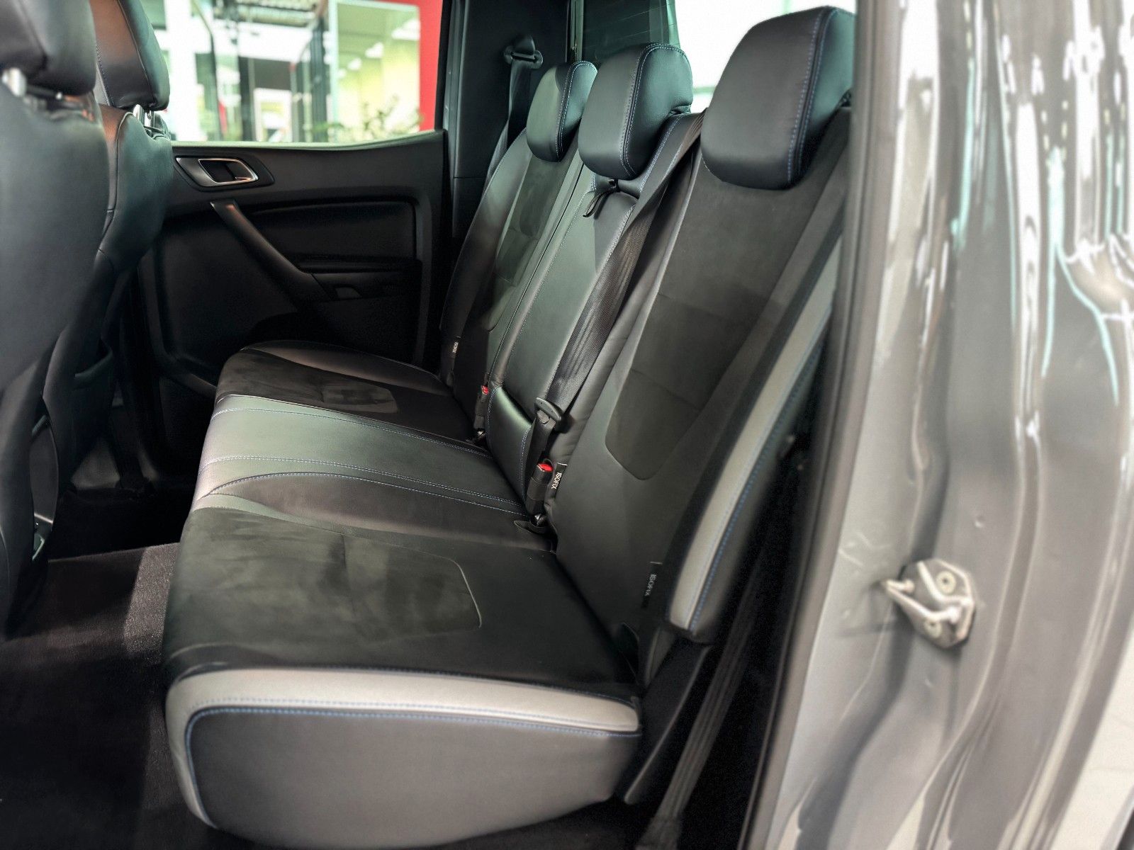 Fahrzeugabbildung Ford Ranger 2.0TDCi Panther Raptor DoKa 4x4 Standhzg.