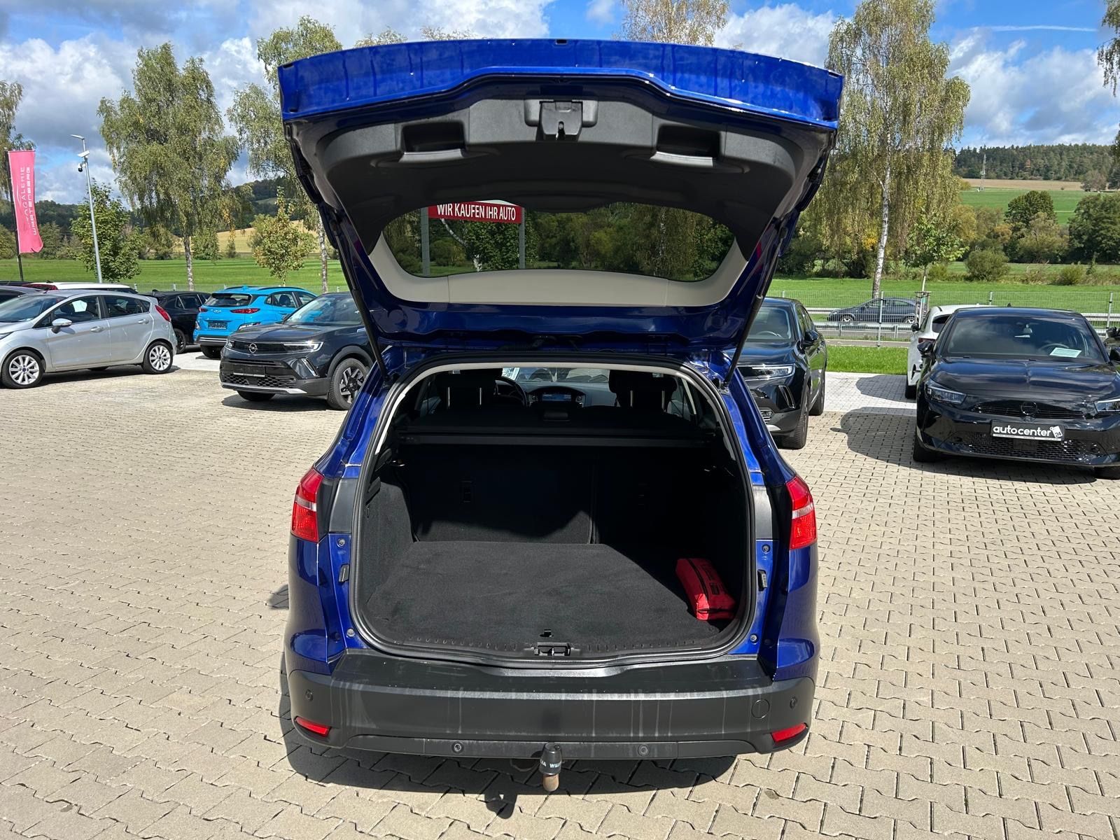 Fahrzeugabbildung Ford Focus Turnier Business°Navi°Winterpaket°AHK