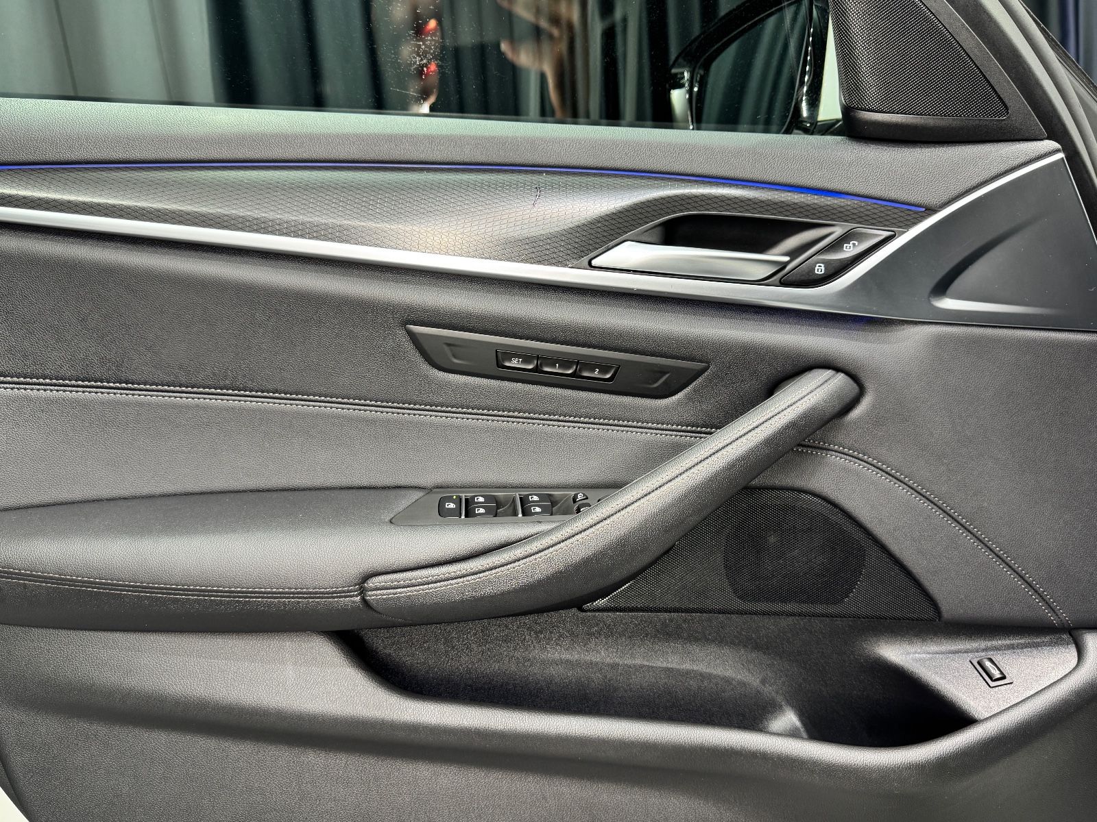 Fahrzeugabbildung BMW 520d xDrive M Sport|HEAD-UP|ACC|LASER|