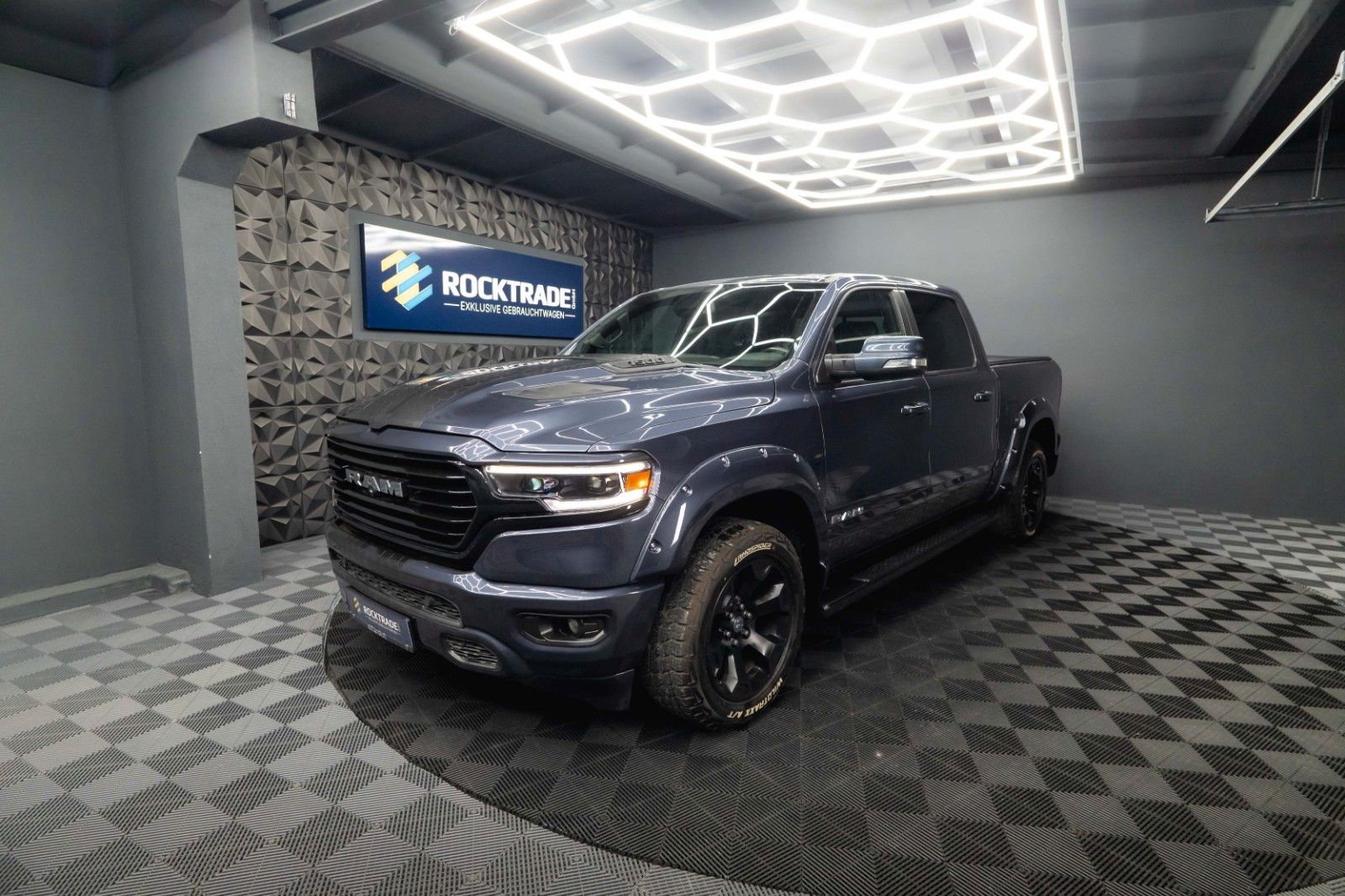 Fahrzeugabbildung Dodge RAM 5.7 V8 HEMI 4x4 OFFROAD Night Limited 19%