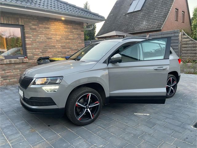 Skoda Karoq 1.5l TSI ACT DSG Ambition, AHK...