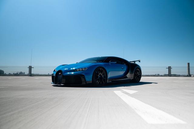 Bugatti PUR SPORT 1 of 60 | AGILE BLUE & BLACK CARBON