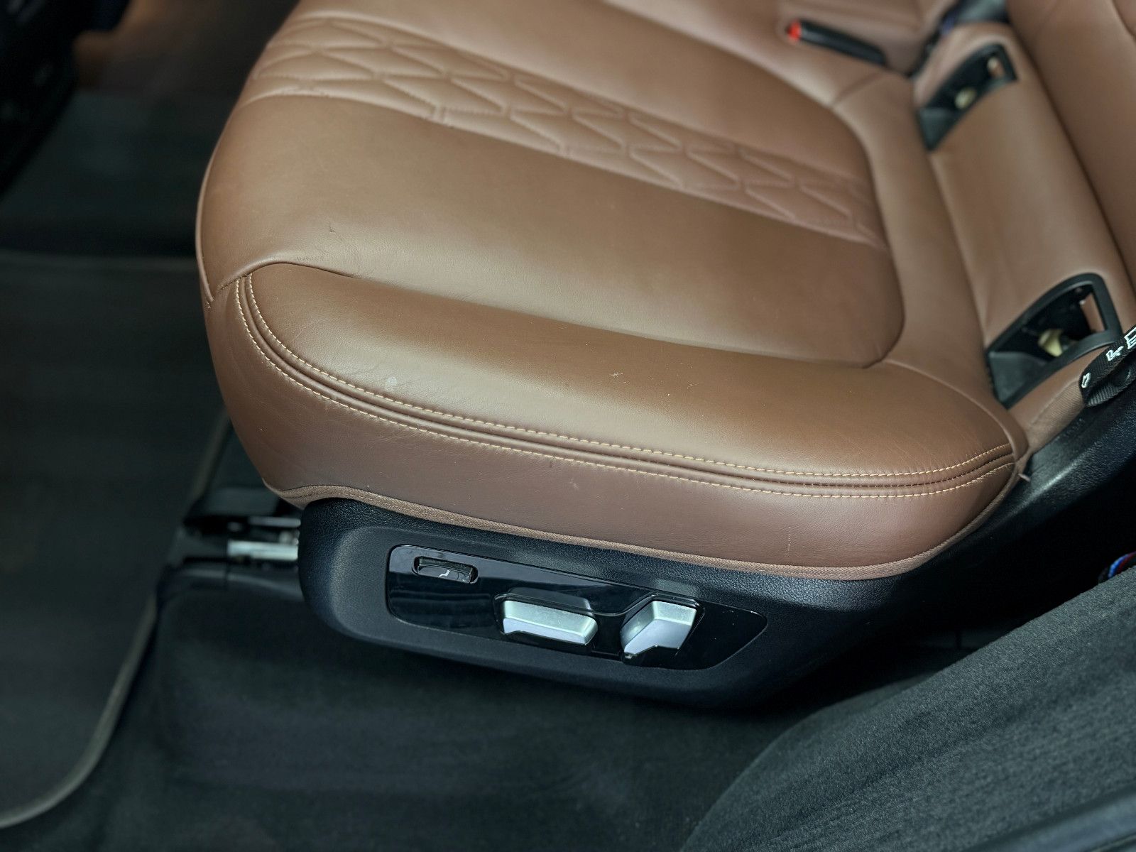 Fahrzeugabbildung BMW X7 xDrive 40 d M Sport PRO|SKY-LOUNGE|7-SITZE|