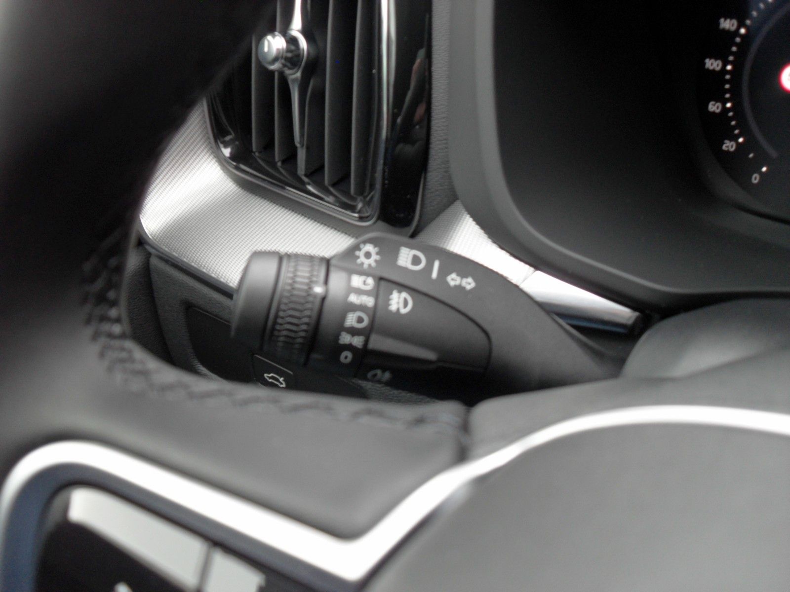 Fahrzeugabbildung Volvo XC 60 B5 Plus Black Edition AWD