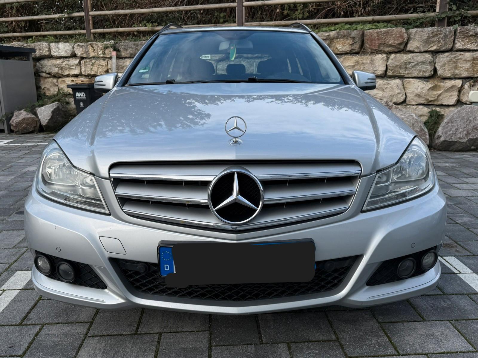 Mercedes-Benz C200 2011 — photo 7