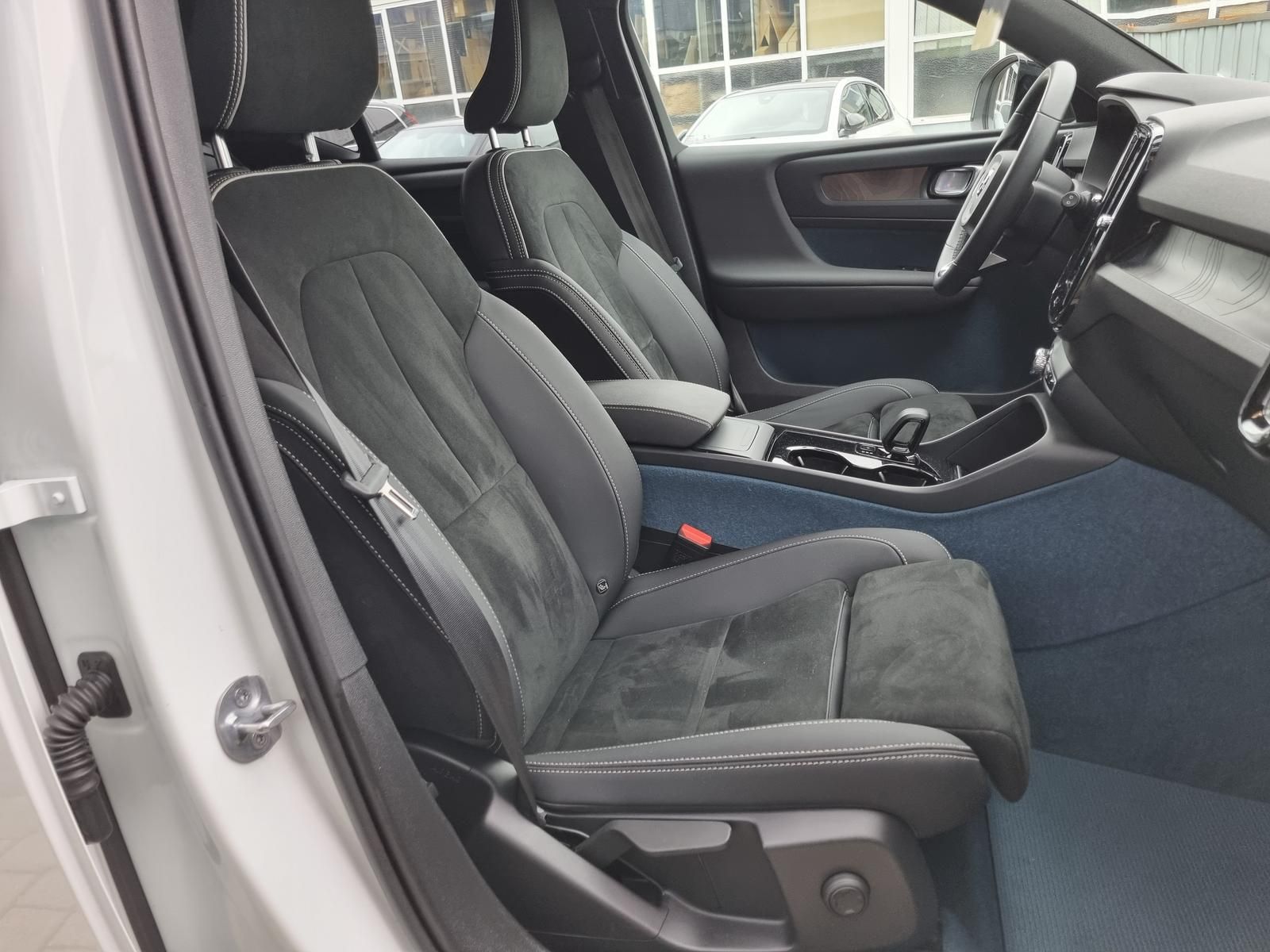 Fahrzeugabbildung Volvo XC40 Single Extended Plus 'Ganzjahresreifen'
