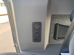 Kosi Busse Ostbayerns größter VW Bus und VW Bus Camping Experte. Ihr VW Bus Händler, VW Bus Camper Ausbau / Umbau und Fahrzeugservice in unserer Bulli Werkstatt Fahrzeugabbildung Westfalia CLUB JOKER URBAN PREMIUM - ALL TERRAIN EDITION