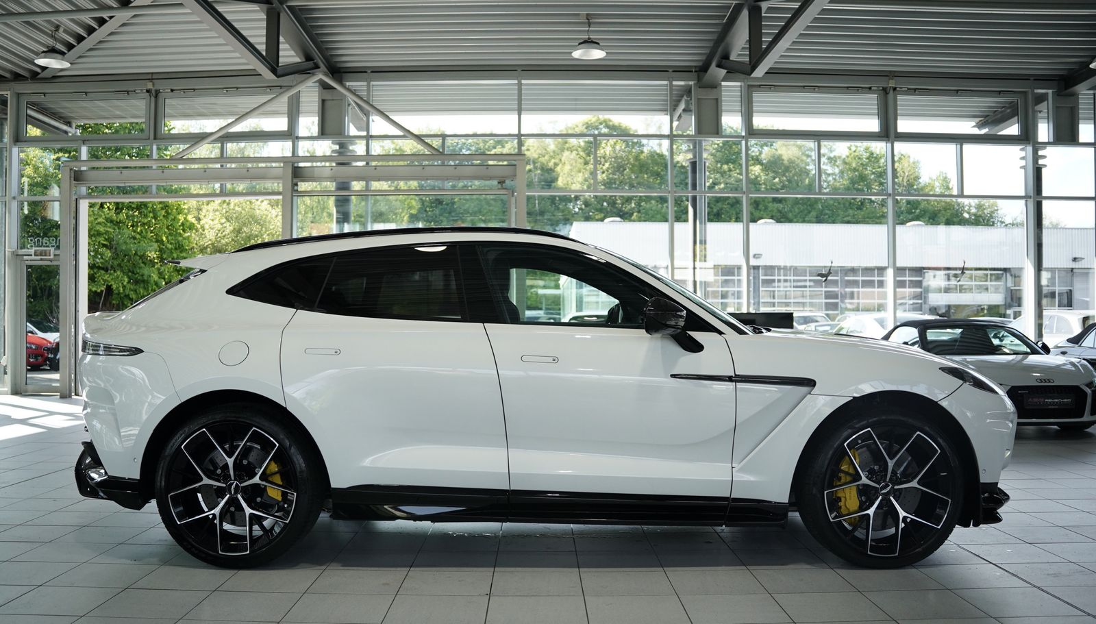 Aston Martin Dbx