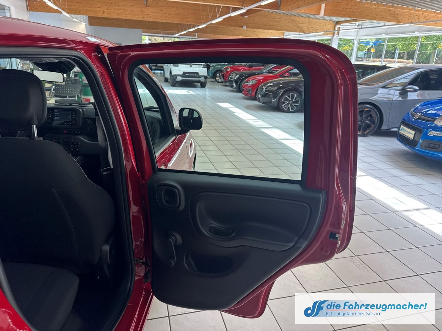 Fahrzeugabbildung Fiat Pandina Hybrid Icon Tempomat Digitales Cockpit D
