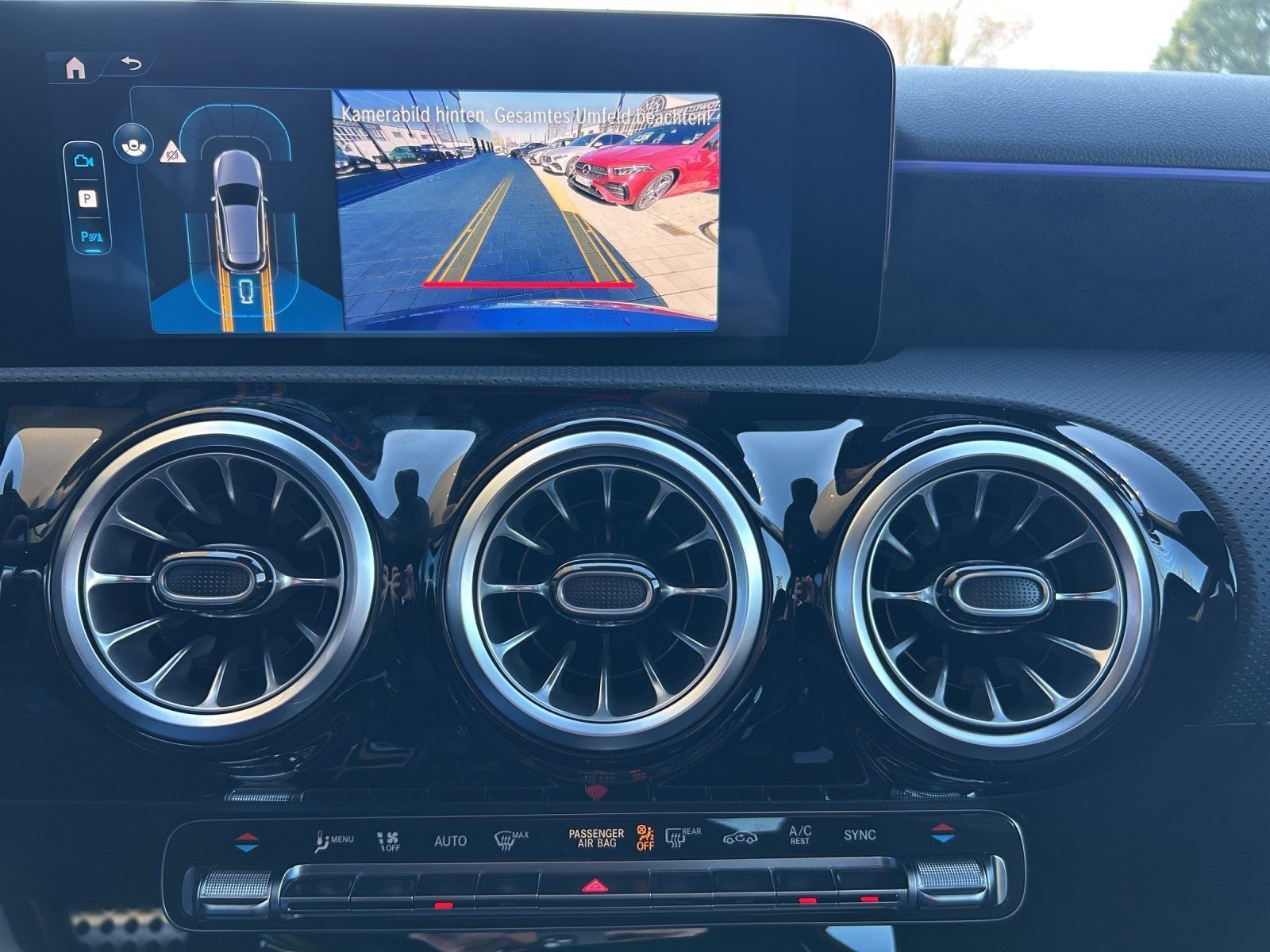 Fahrzeugabbildung Mercedes-Benz A 220 d AMG Distronic MULTIBEAM Pano KEYGO Sound