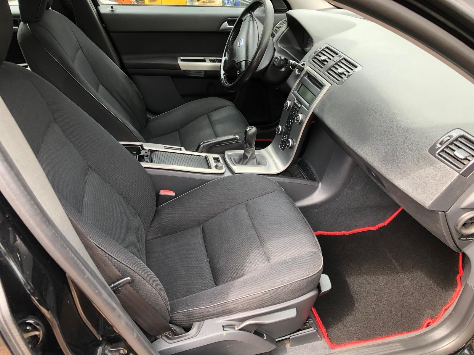 Volvo V50 2010 — photo 8