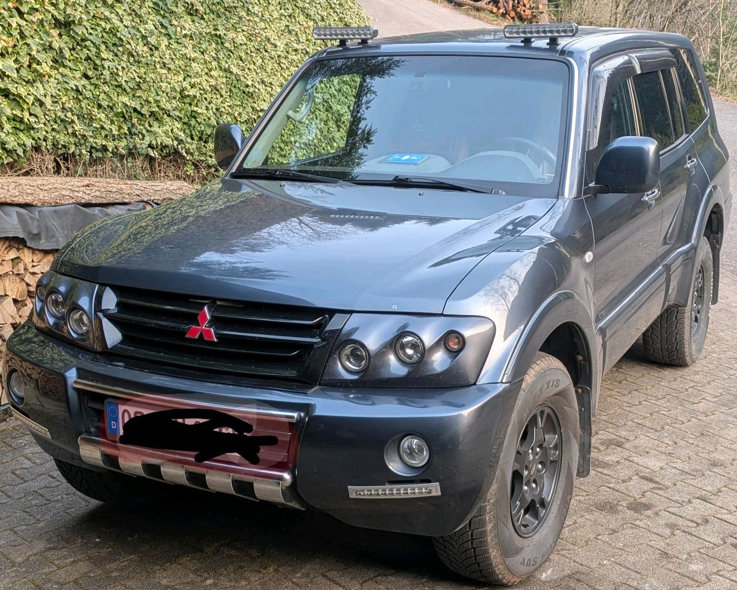 MITSUBISHI Pajero