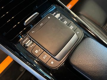 Mercedes-Benz GLB 200 *NAVI*ACC*LED*SPURASSIST*AHK*