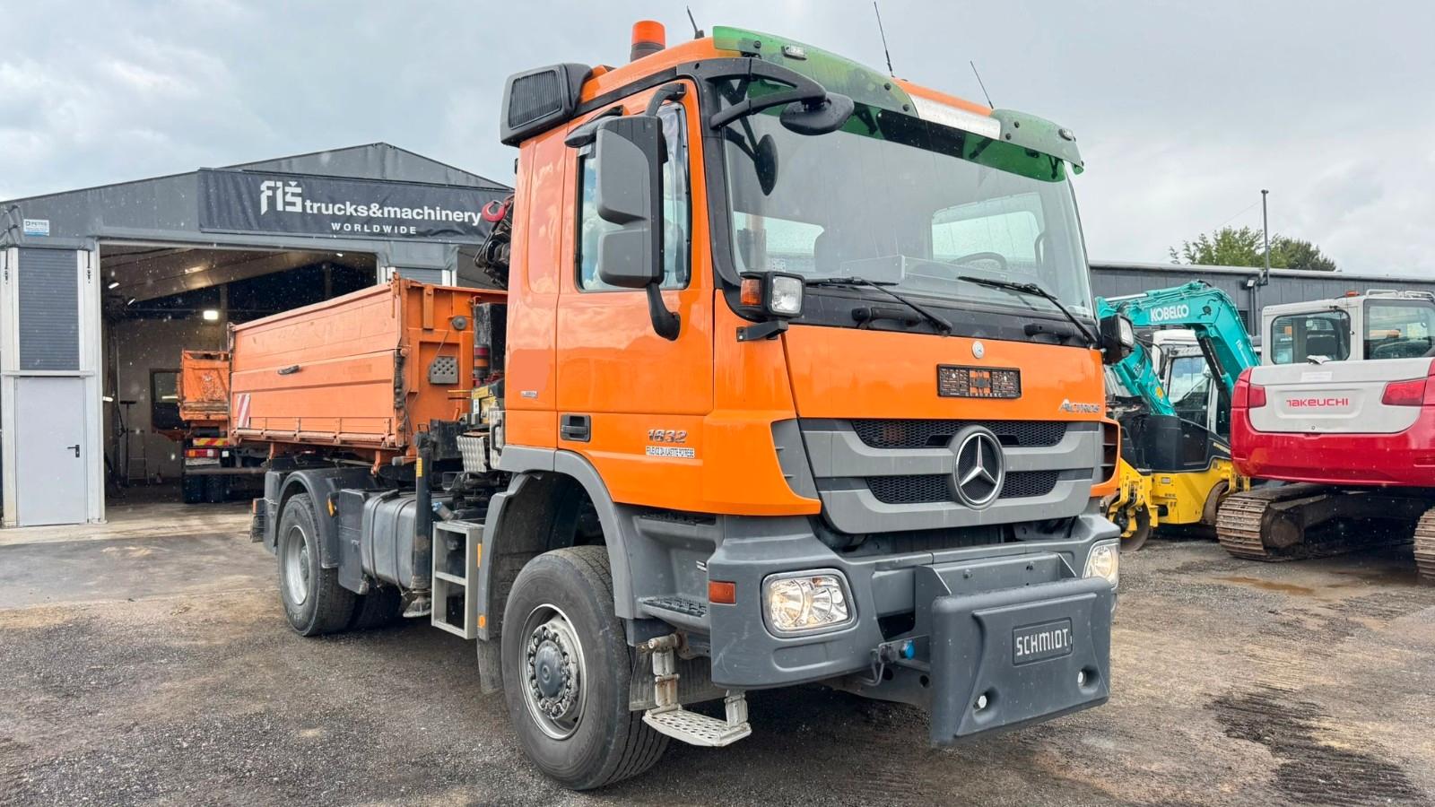 Mercedes-Benz ACTROS 1832 AK tipper 4x4 - crane Fassi 7.4M