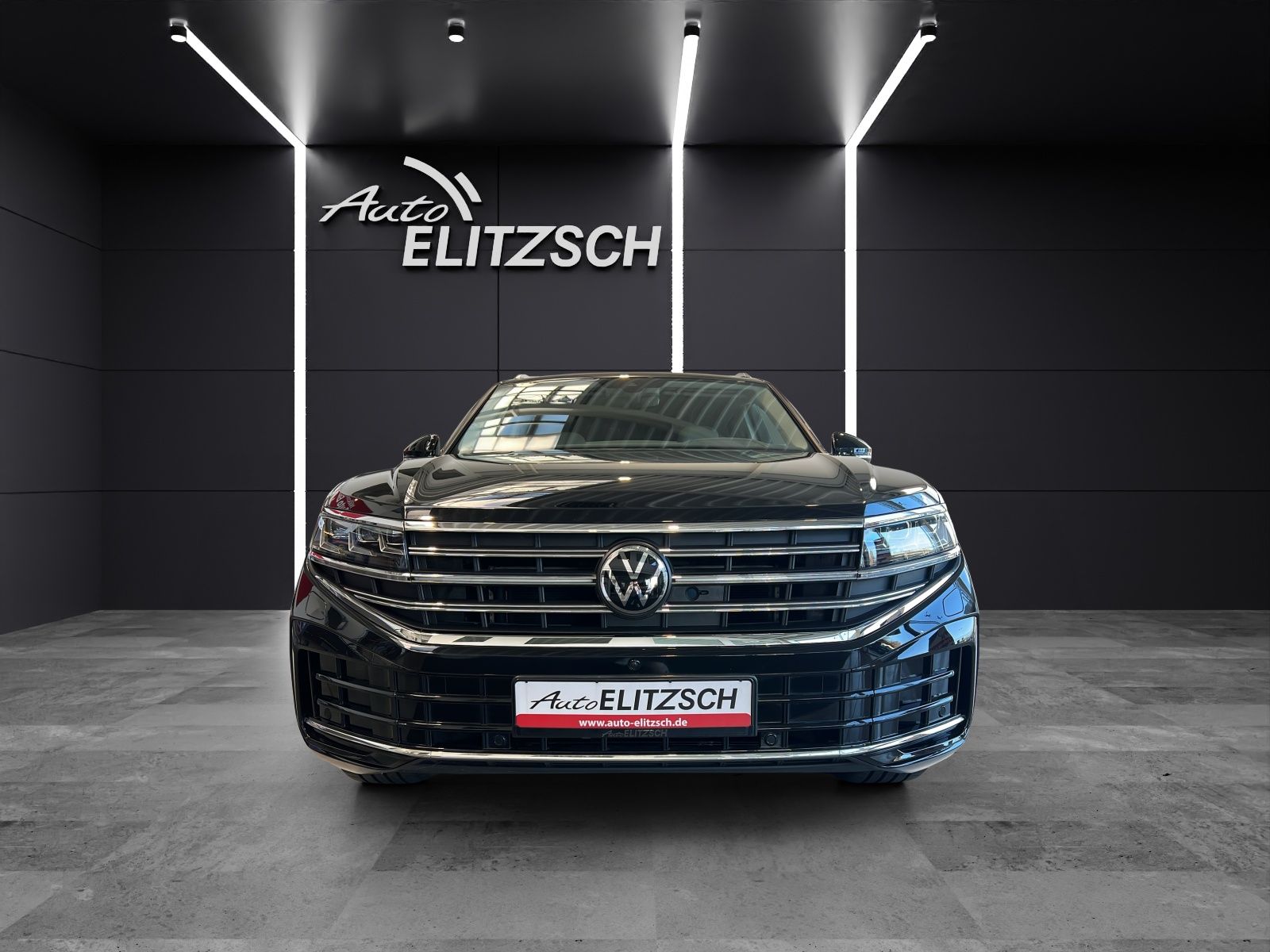Fahrzeugabbildung Volkswagen Touareg TDI Elegance Matrix AHK HUD Luft Pano AI
