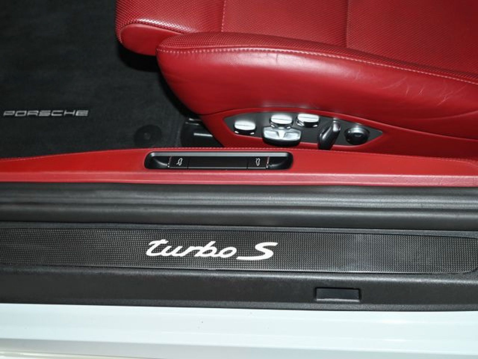 Fahrzeugabbildung Porsche 991 Turbo S Cabrio - Sportsitze+|Burmester|PDLS+