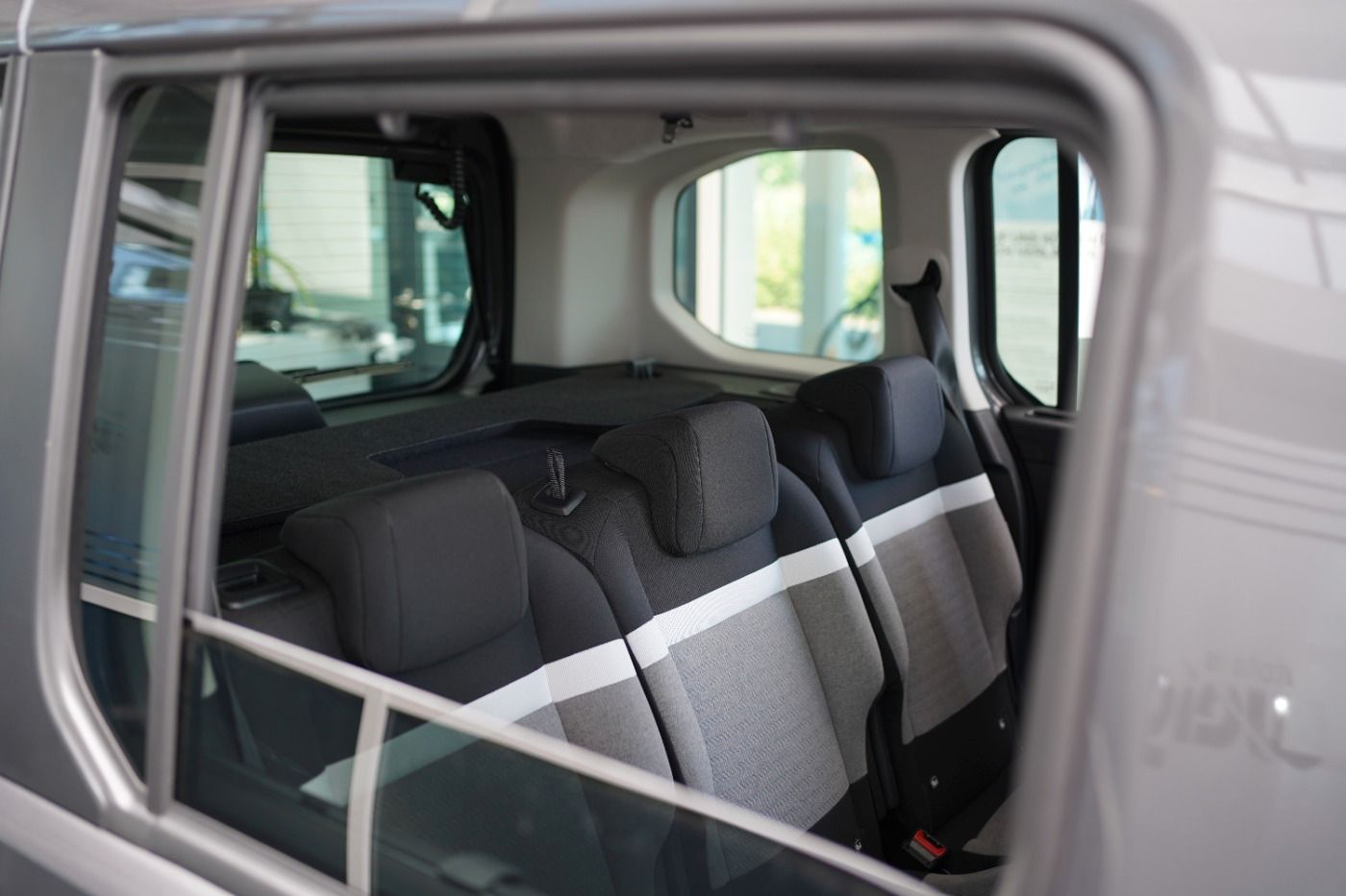 Fahrzeugabbildung Citroën Berlingo M PureTech 130 EAT8 Shine Automatik DAB