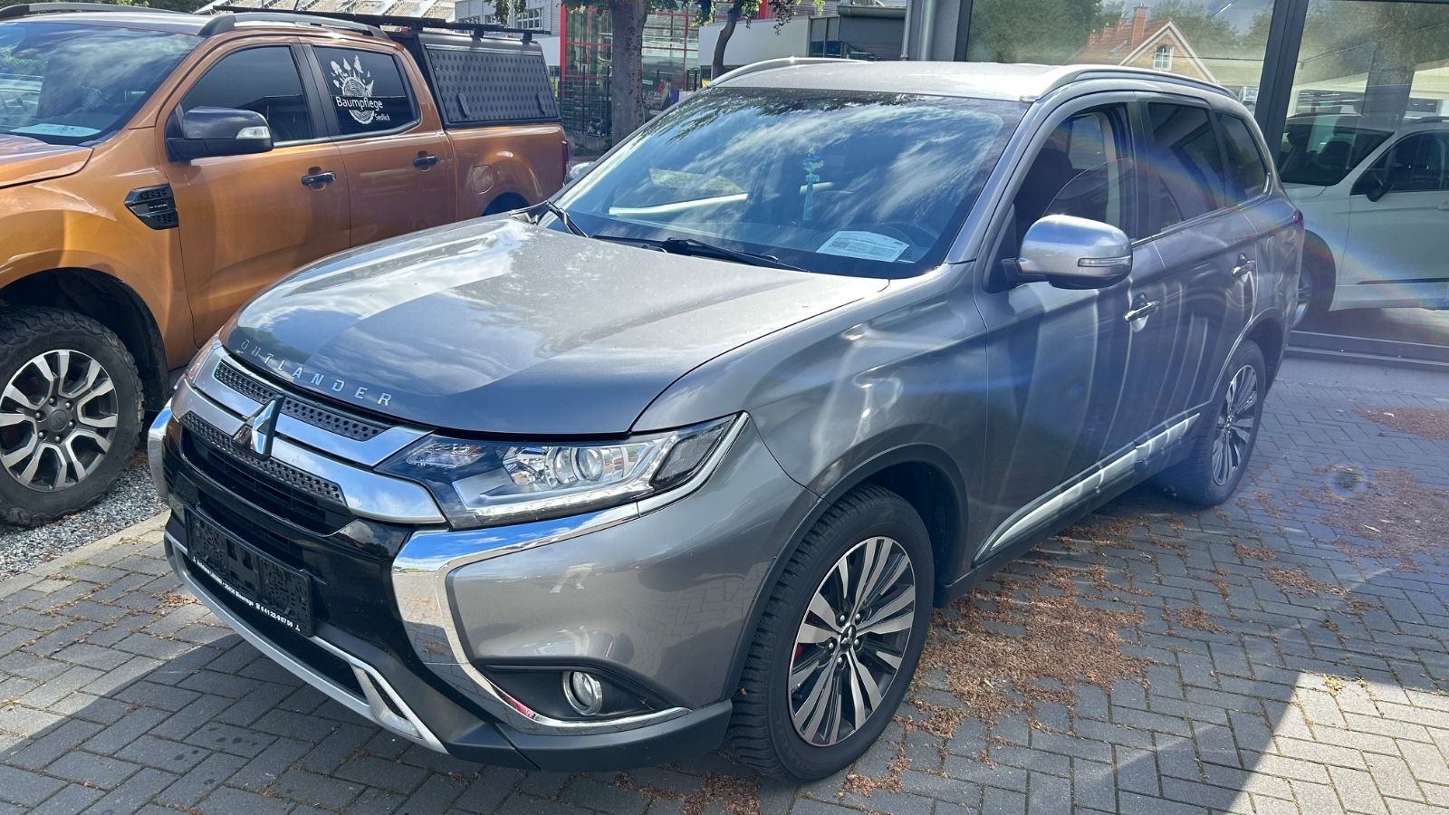 MITSUBISHI Outlander