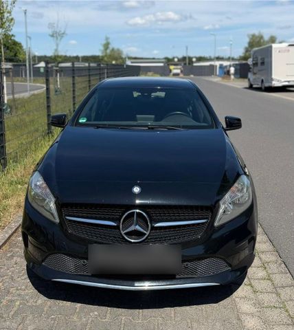 MERCEDES-BENZ Mercedes-Benz A180 Kombilimousine