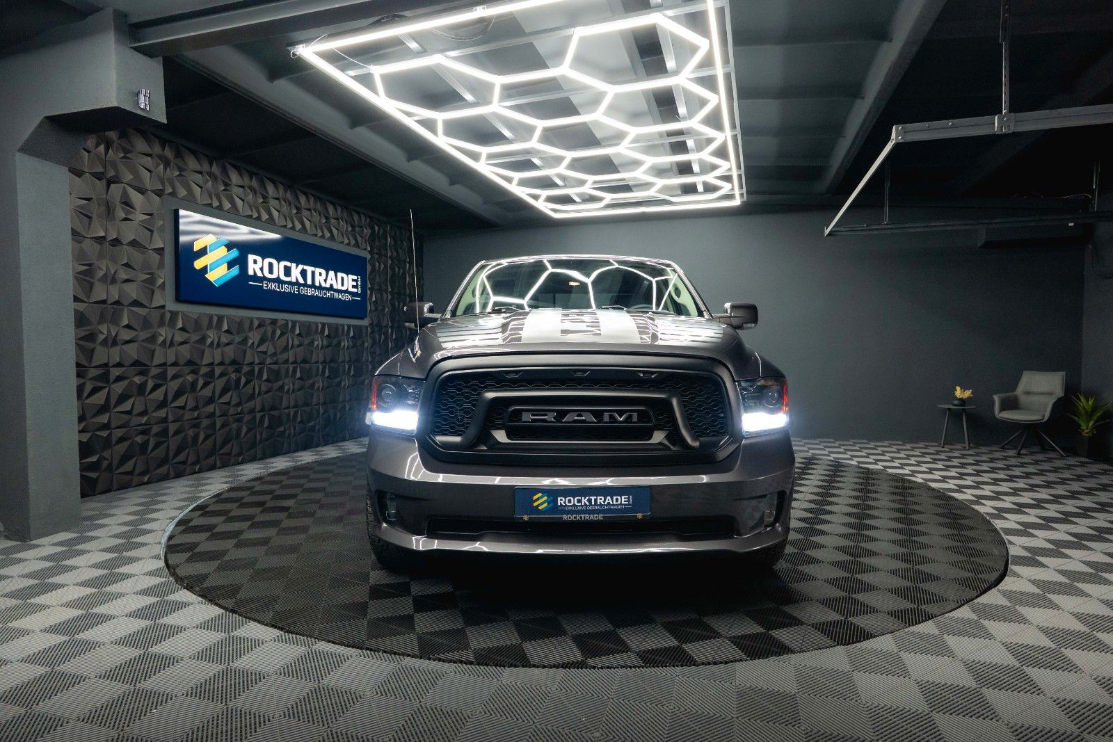 Fahrzeugabbildung Dodge RAM 5.7 V8 HEMI 4x4 Sport LARAMIE NightPaket 19%