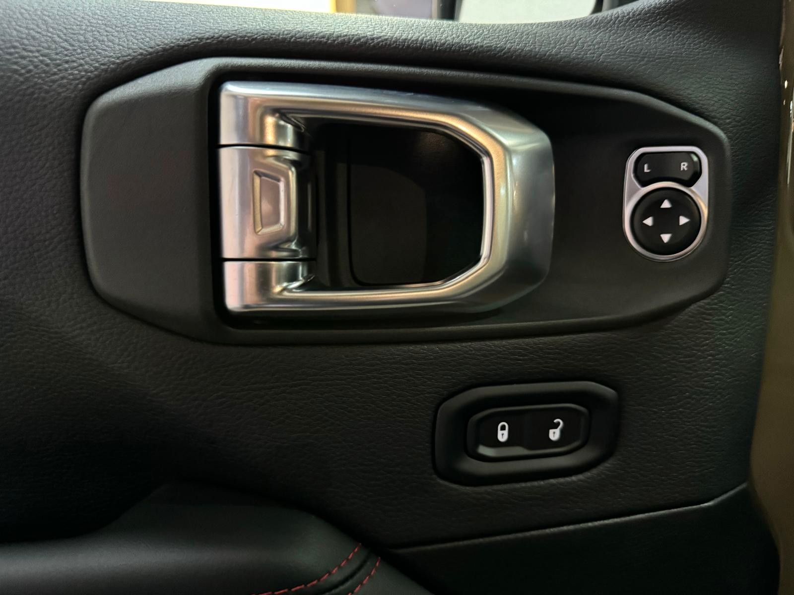 Fahrzeugabbildung Jeep RUBICON X 3.6L-V6-CAM-HARDTOP-35"