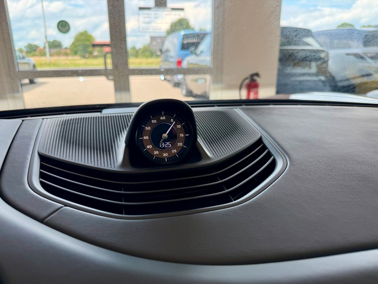 Fahrzeugabbildung Porsche Taycan Performance/HeadUP/Panorama/APPROVED