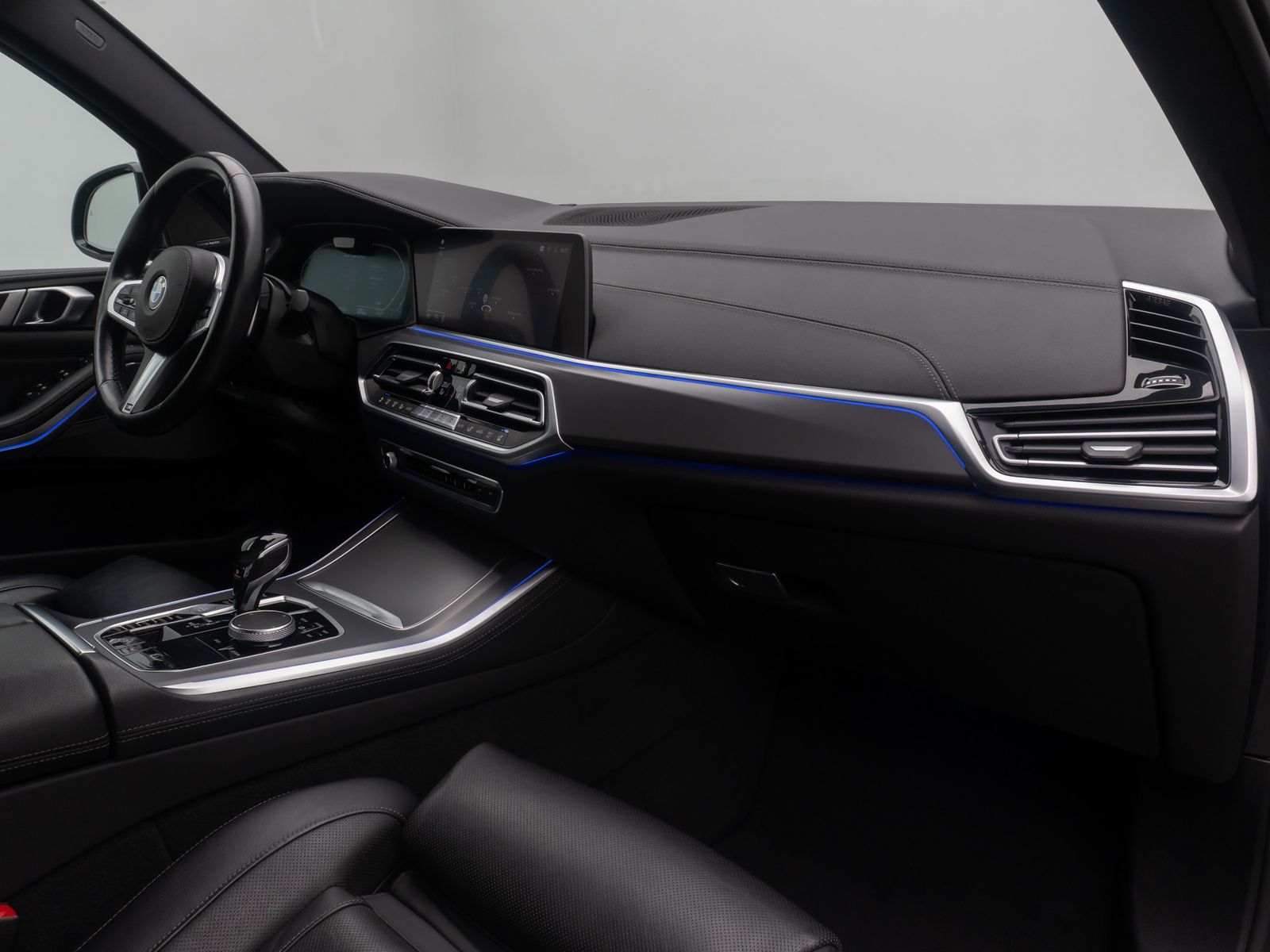 Fahrzeugabbildung BMW X5 M50d Panorama H/K 360° AHK Komfort HUD DAB