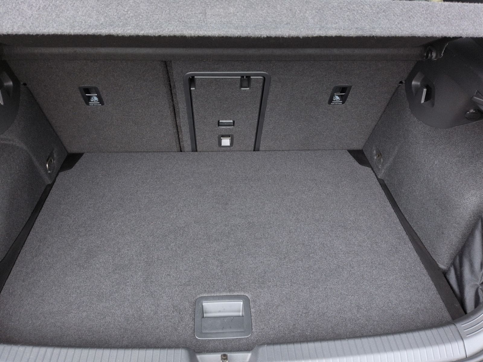Golf VIII 1.5 TSI DSG R-Line KAMERA+NAVI+GRA+APP