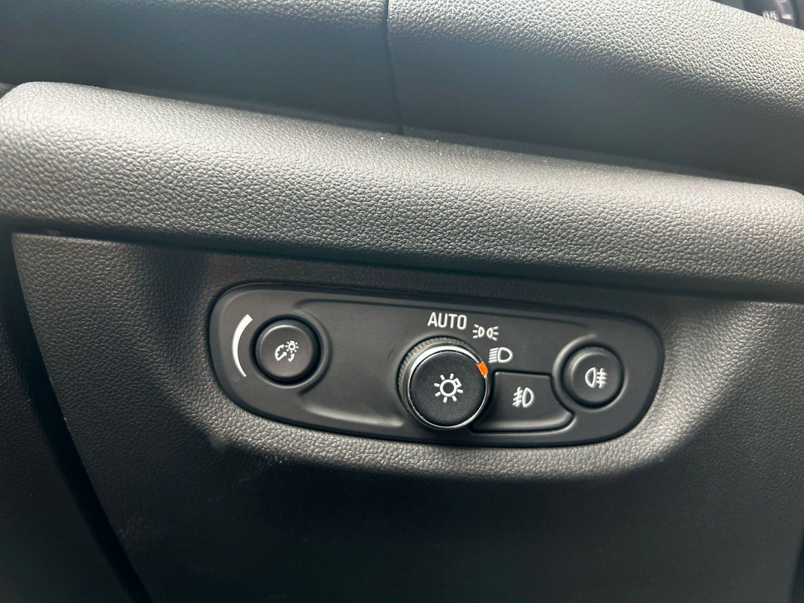 Fahrzeugabbildung Opel Insignia Sports*LED*Ambiente*Bhz Lenkrad*Kamera*