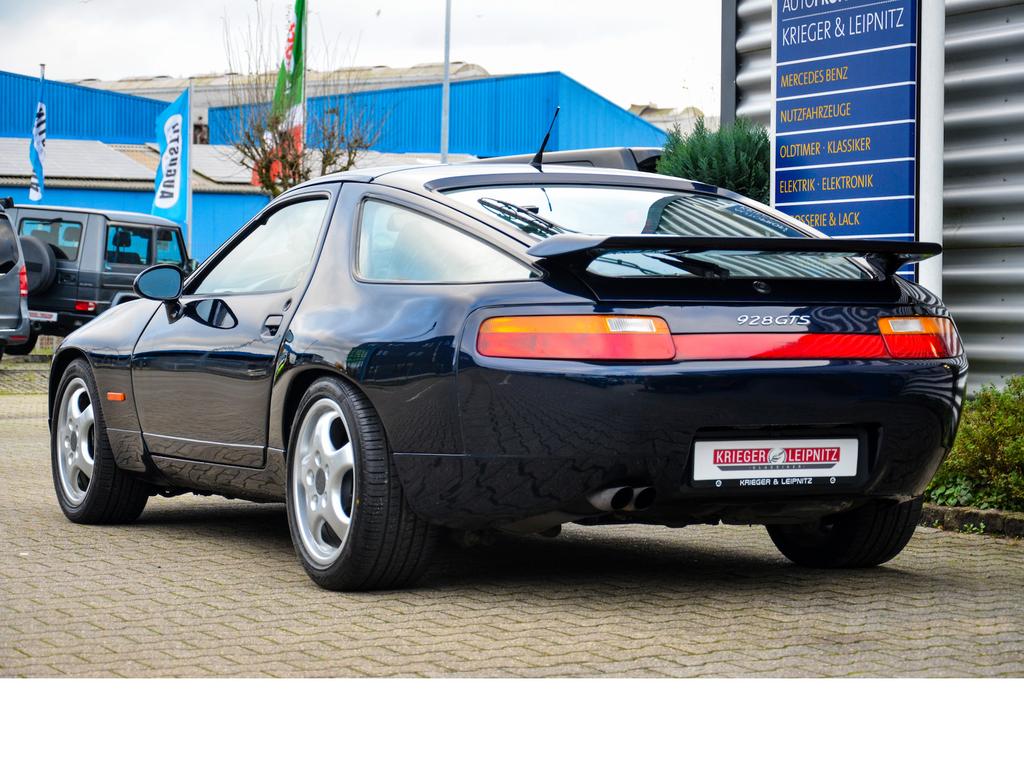 Porsche 928
