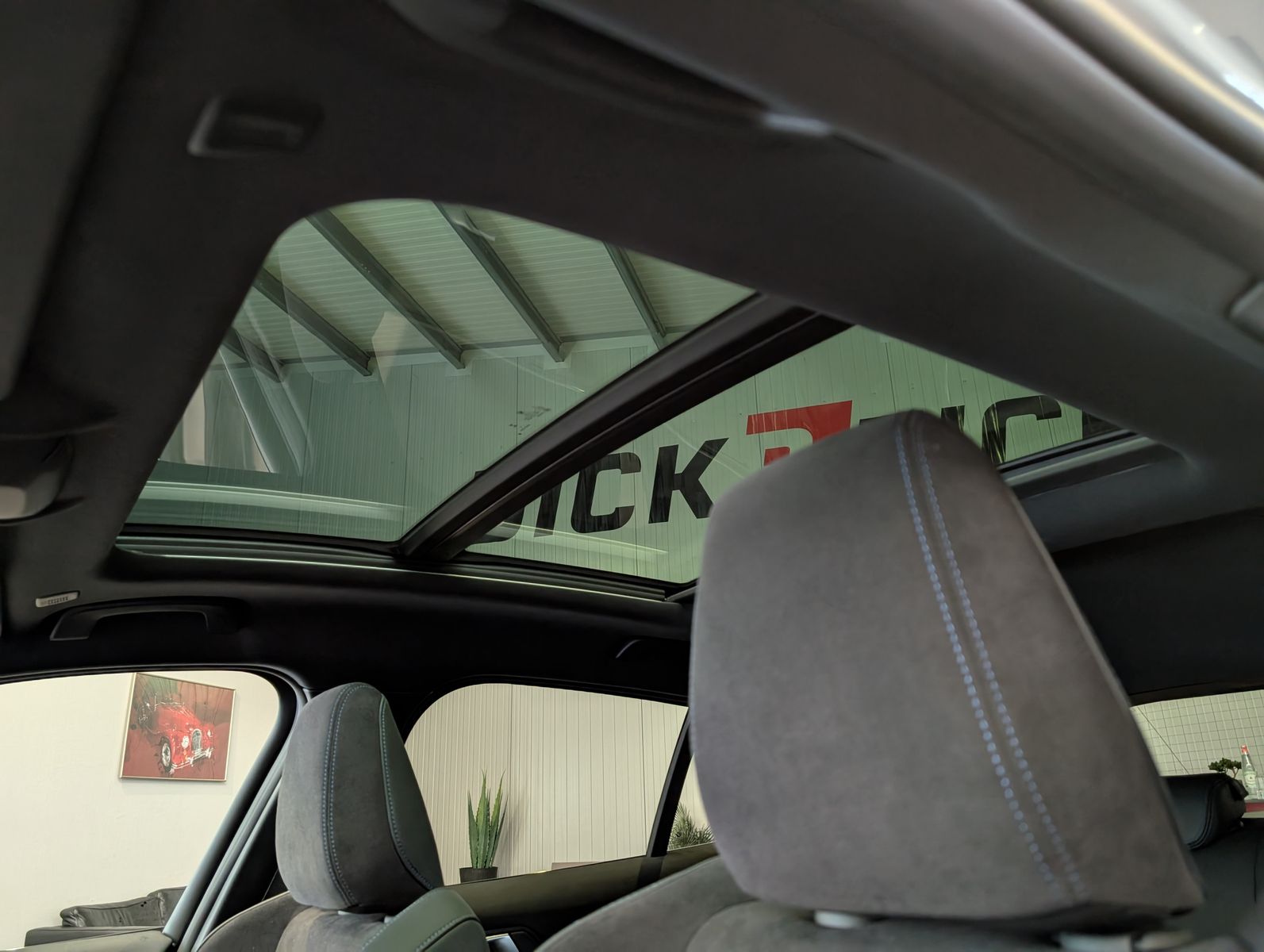 Fahrzeugabbildung BMW 123 i xDrive M-Sport Massag H/K Kamera Pano AHK