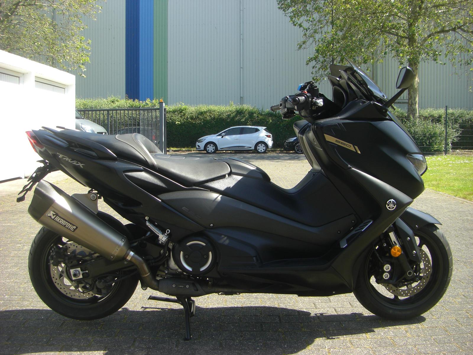 Yamaha XP 560 TMAX ABS AKRAPOVIC
