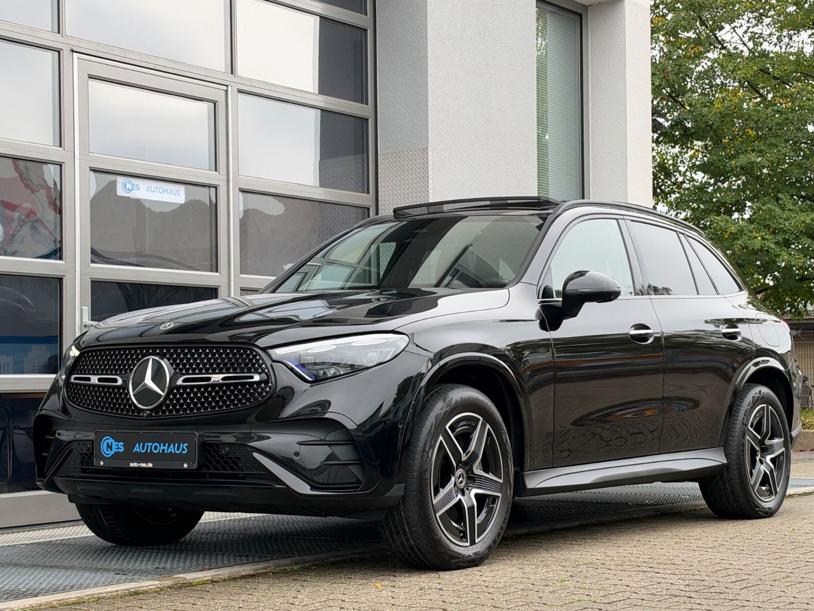 Mercedes-Benz GLC 300e 9G 4M ACC*3x AMG*PANO*360*MEMORY*KEY*19