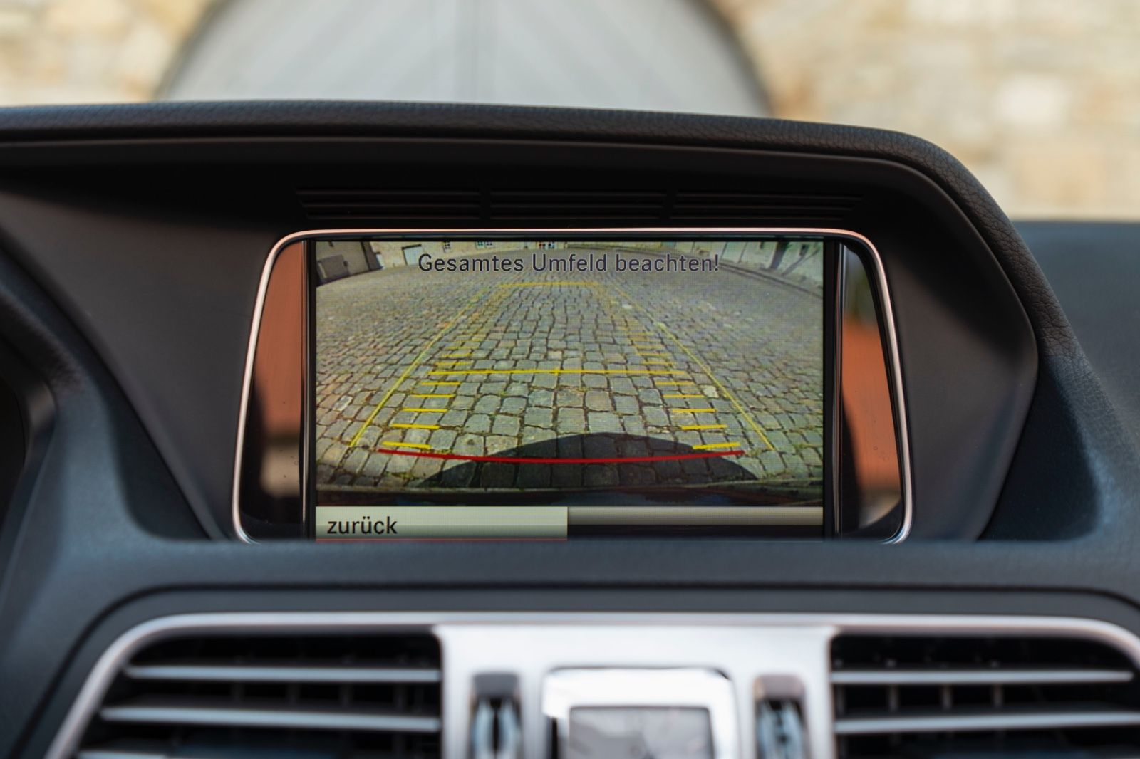 Fahrzeugabbildung Mercedes-Benz E 550 Cabriolet AMG-LINE ACC H&K LED KAM TOTW