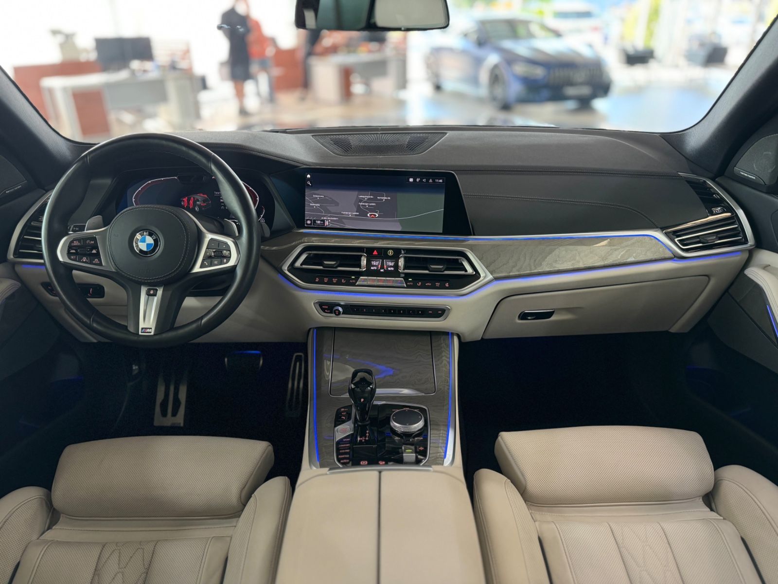 Fahrzeugabbildung BMW X5 xD40d M Sport 360°HUD H/K DAB SoftCl Panorama