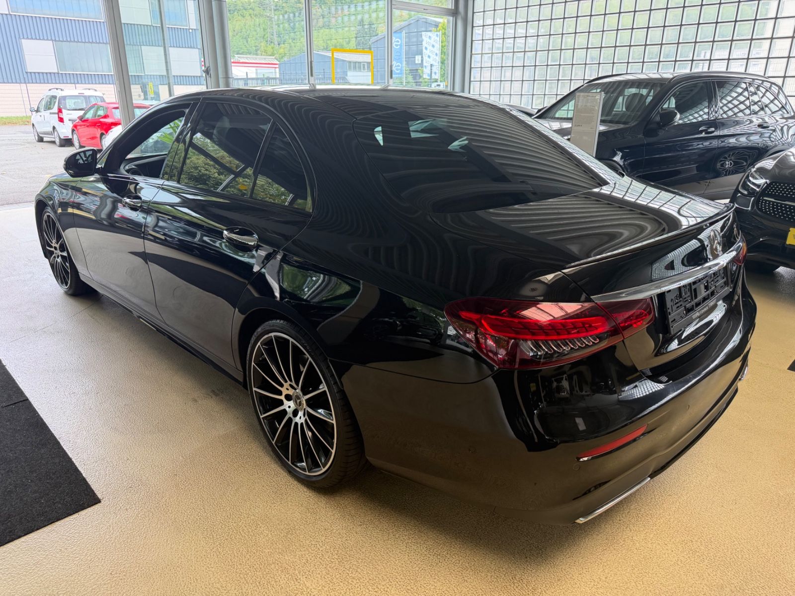 Fahrzeugabbildung Mercedes-Benz E 400 4Matic*AMG-Line*Burmester