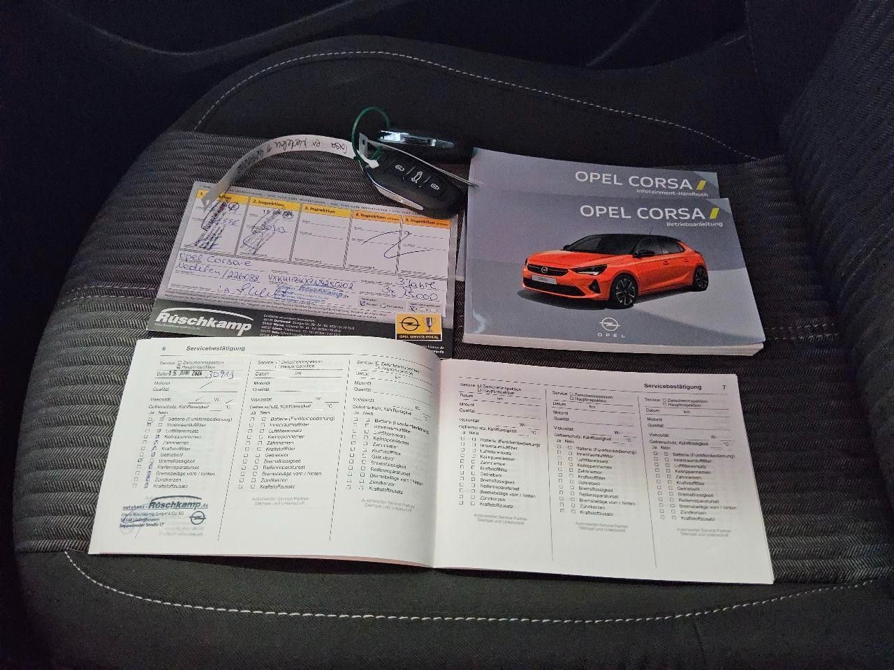 Fahrzeugabbildung Opel Corsa-e EDITION 50kwh/11KW/KLIMA