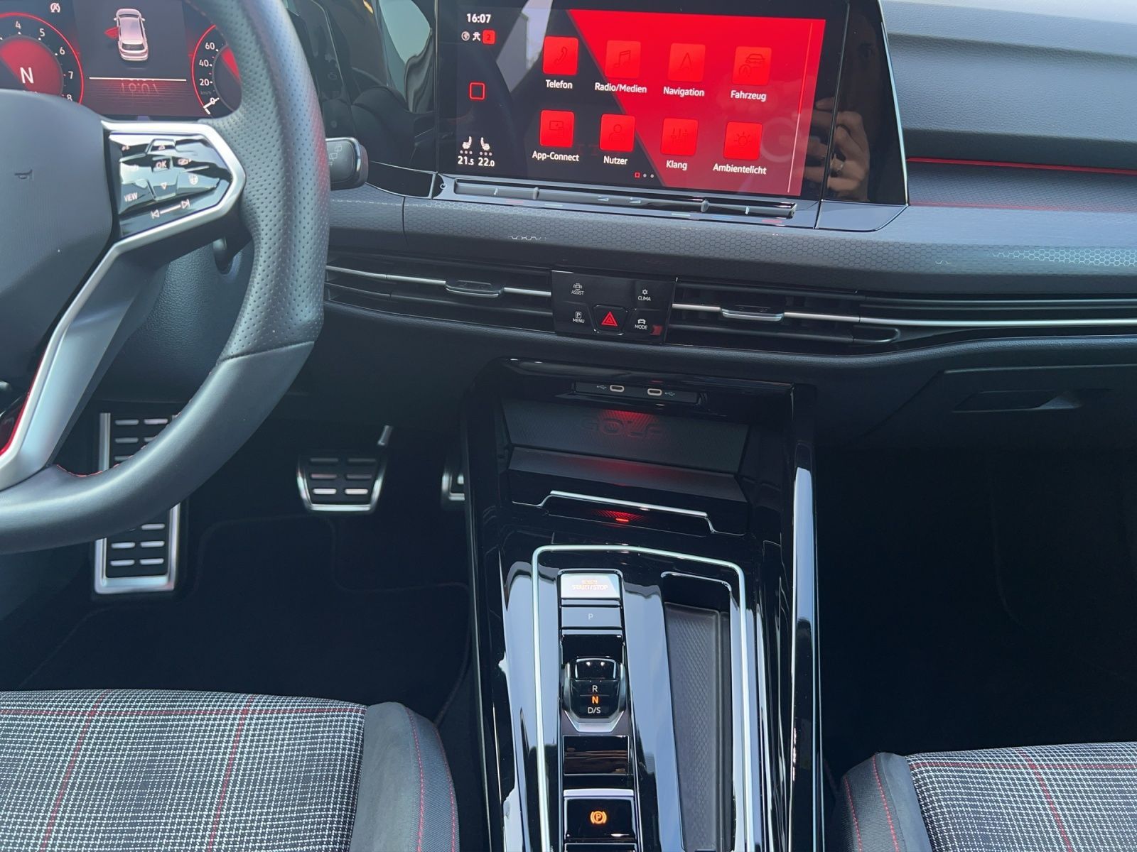 Golf VIII GTI 2.0 TSI DSG LED*CarPlay*Klima