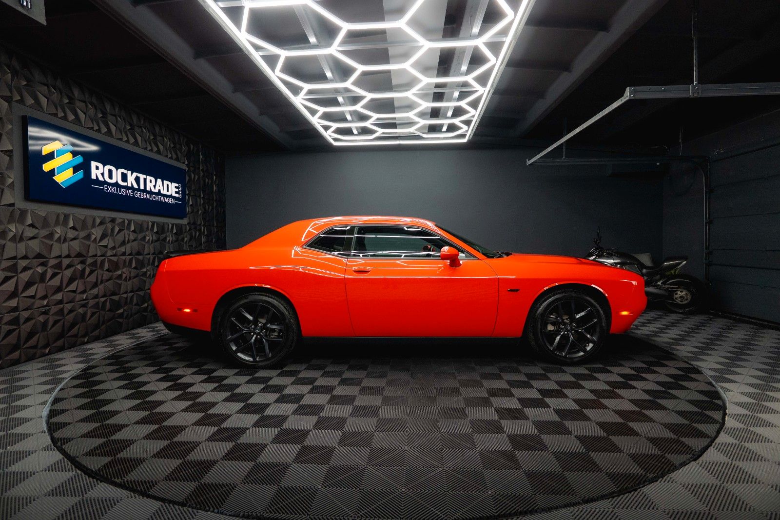 Fahrzeugabbildung Dodge Challenger 3.6 V6 GT SRT Styling *LED*1.Hand*19%