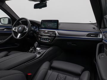 Fahrzeugabbildung BMW 520d xD M Sport Kamera DAB HiFi 4xKlima ACC Komf