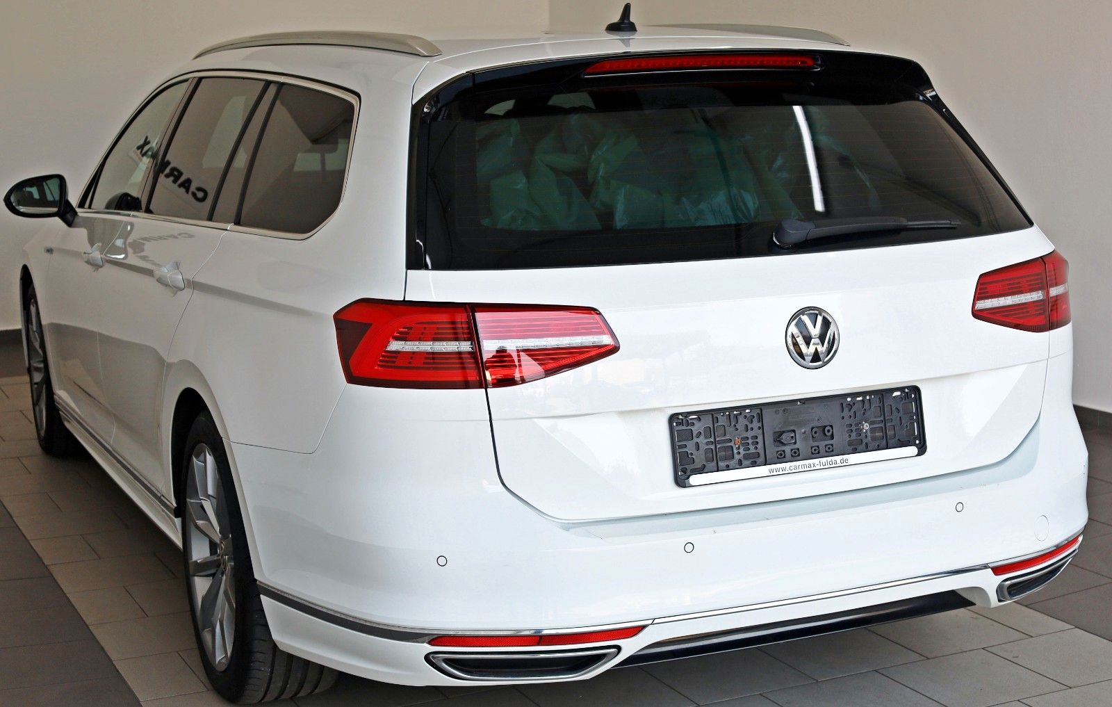 Fahrzeugabbildung Volkswagen Passat Variant R-line 4M,Navi,Kamera,ACC,AHK +WR