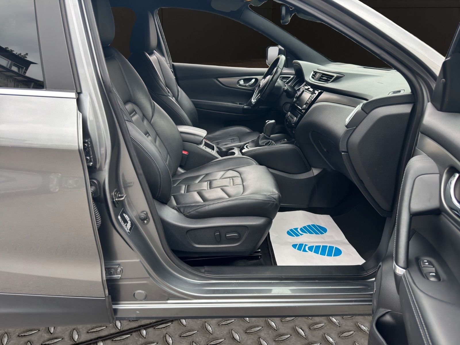 Fahrzeugabbildung Nissan Qashqai Tekna Automatik/Vollaustattung/