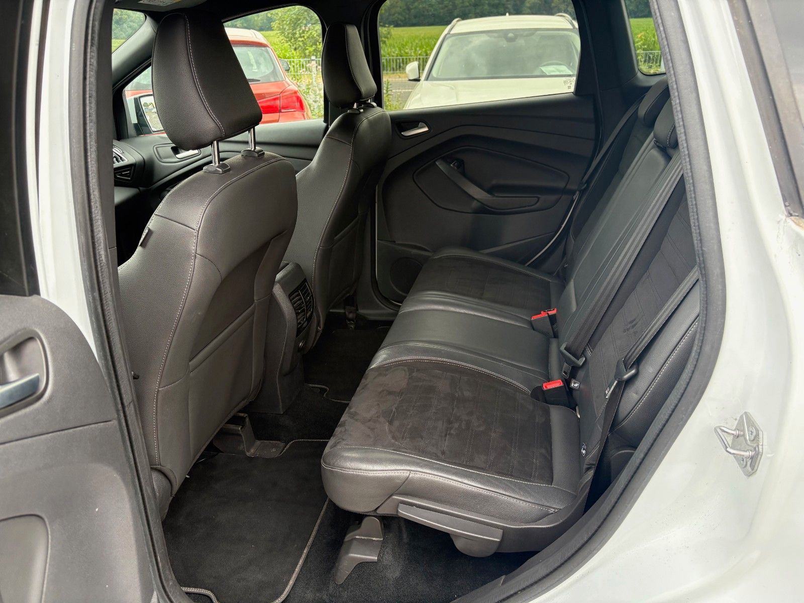Fahrzeugabbildung Ford Kuga 2.0 TDCi 4x4 ST-Line Aut. Navi Leder Xenon