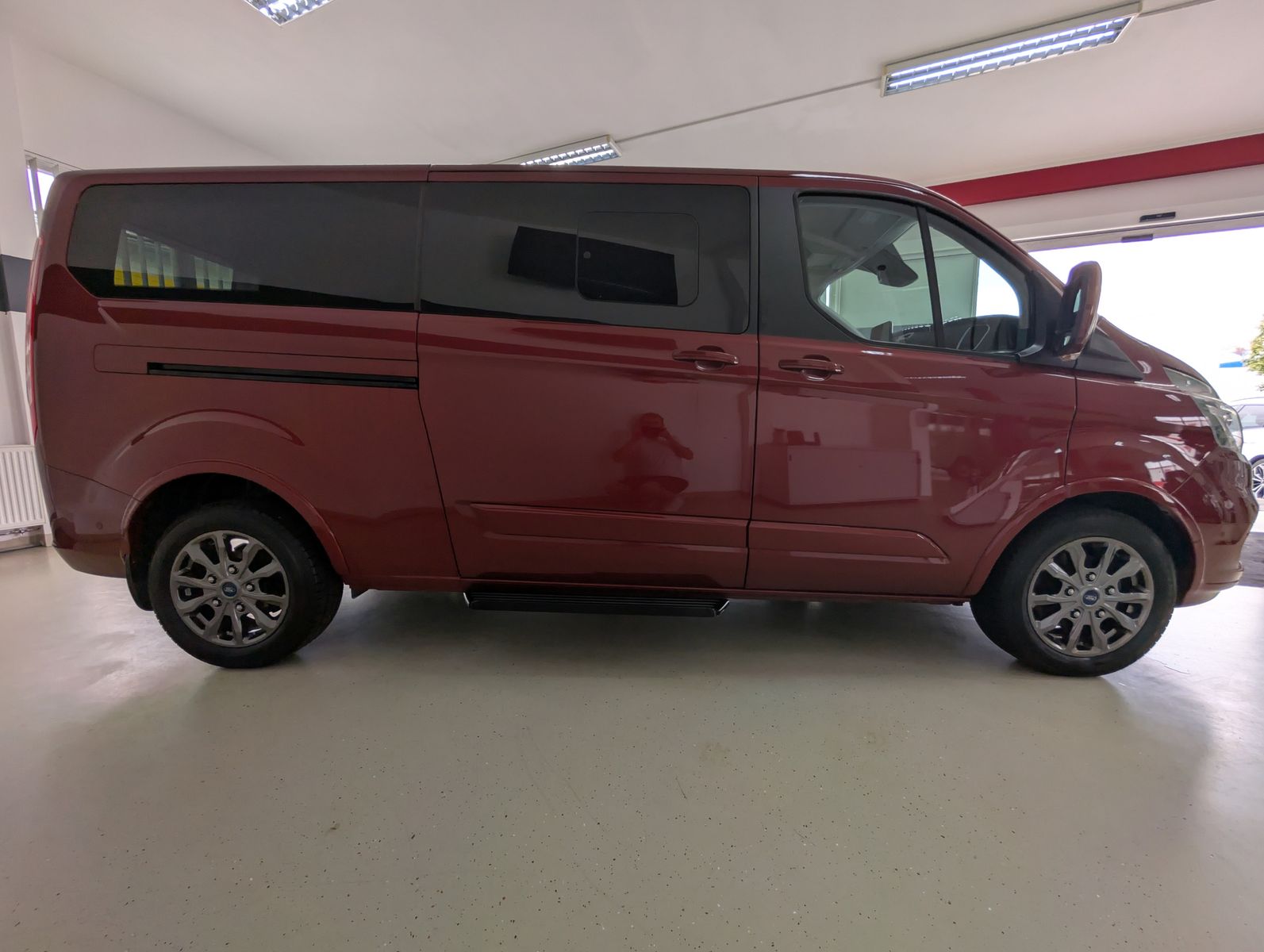 Fahrzeugabbildung Ford Tourneo Custom 320 L2LEDER KAM LED ZHZ 2x KLIMA