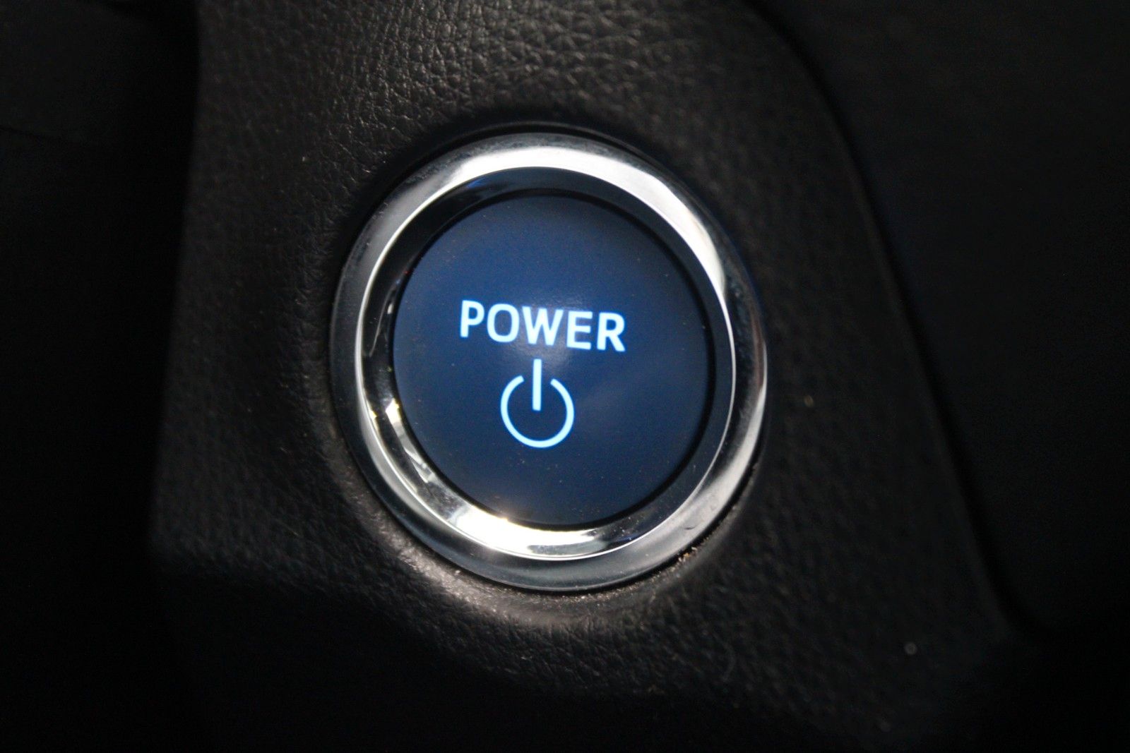 Fahrzeugabbildung Toyota RAV 4 4x2 Hybrid Lounge Aut. PANO LED LEDER ACC