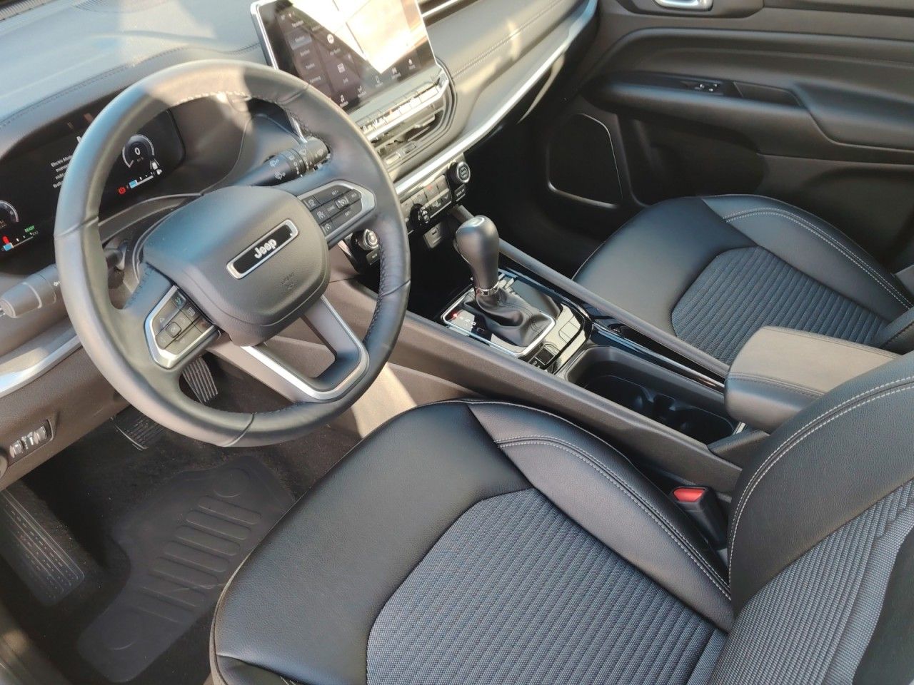 Fahrzeugabbildung Jeep Compass Altitude Mild-Hybrid FWD