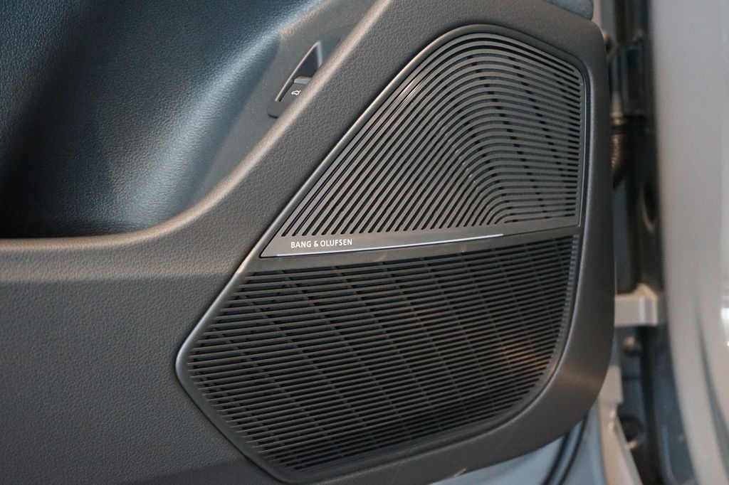AUDI RSQ8 performance | B&O Advanced | Carbon | 305 AUDI RSQ8 performance | B&O Advanced | Carbon | 305