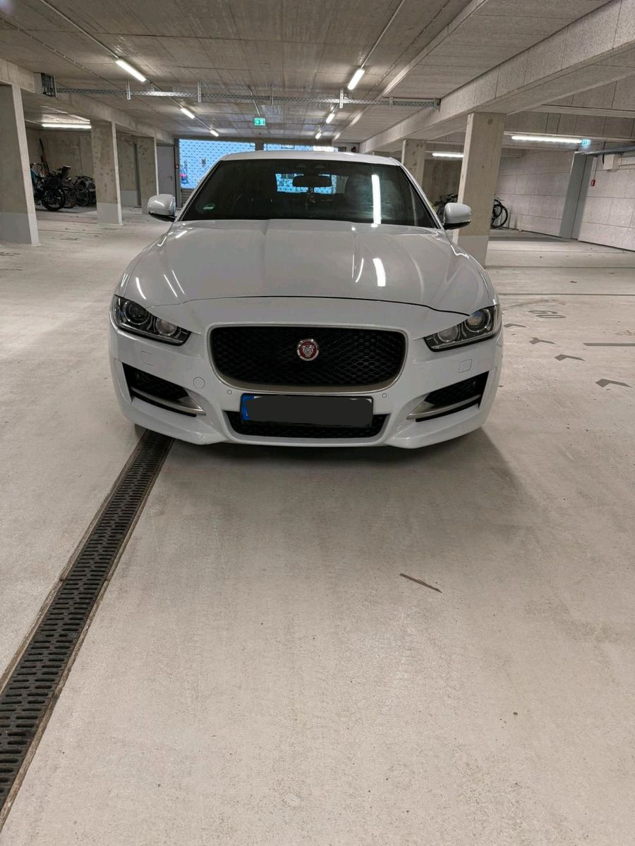 JAGUAR XE