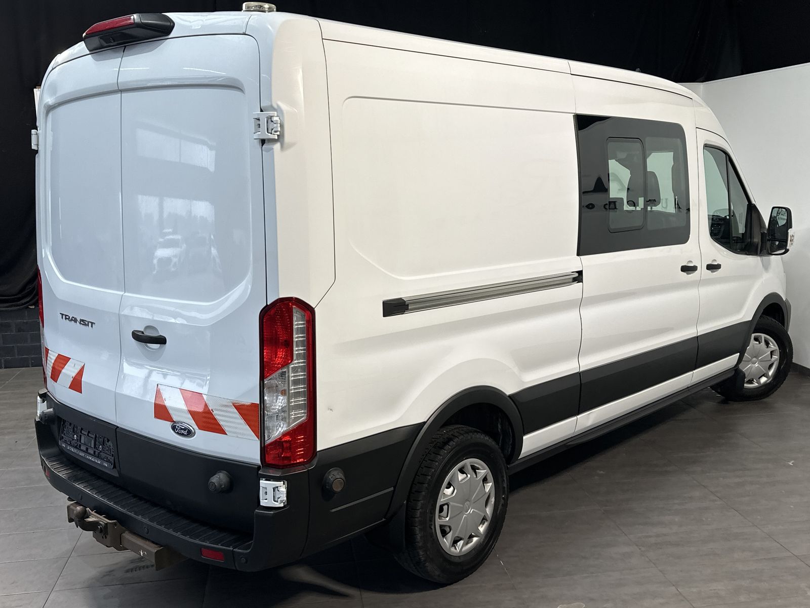 Fahrzeugabbildung Ford Transit 350 L3H2 DoKa AHK+KAMERA+STANDHEIZUNG+PP
